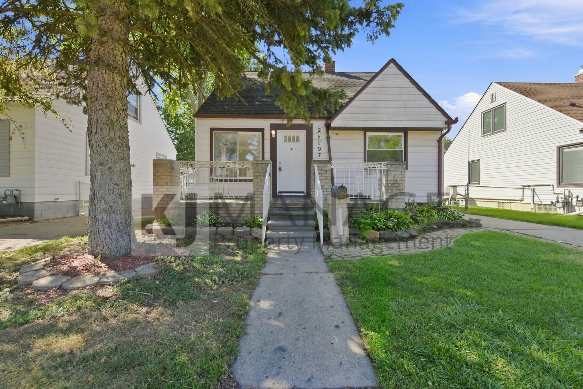 Property main image