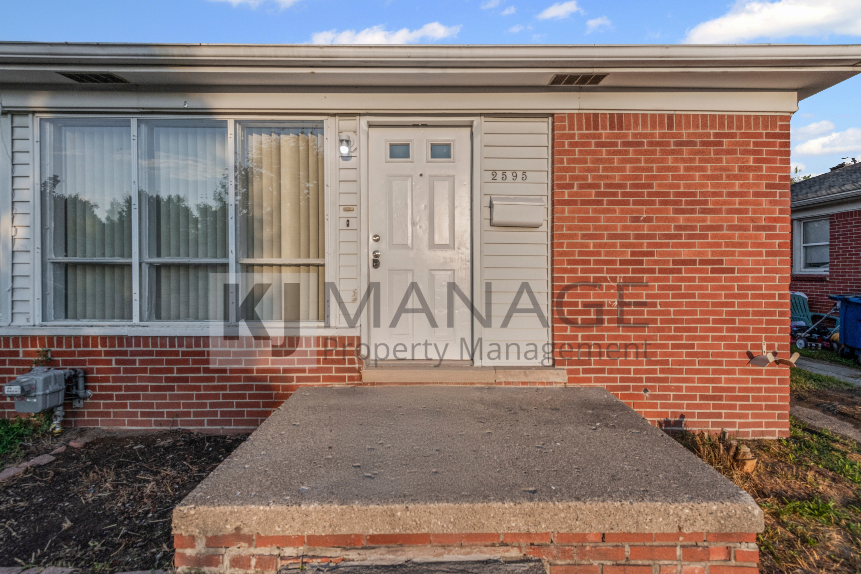 Property main image